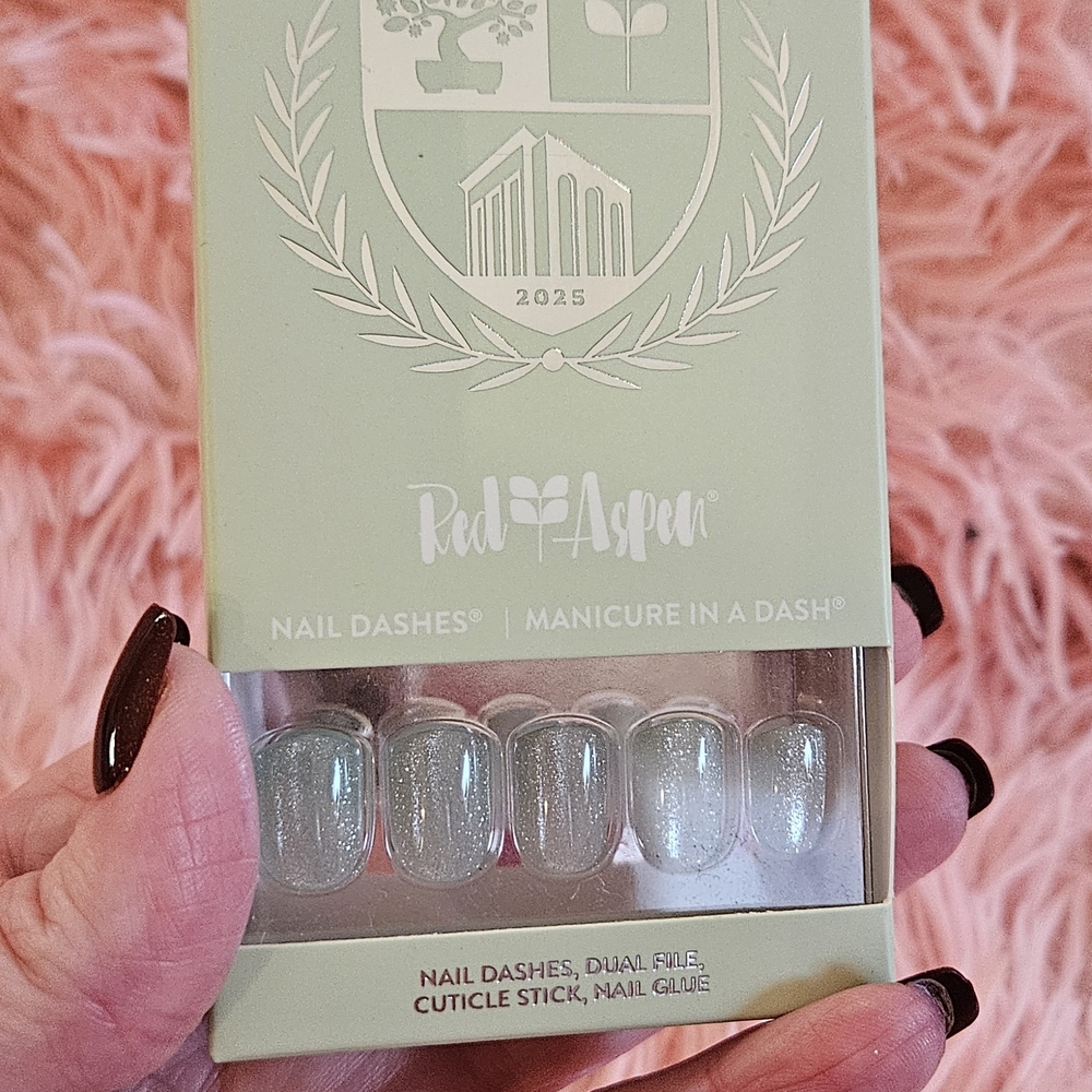 Red Aspen Nail Dashes - Laura's Lessons